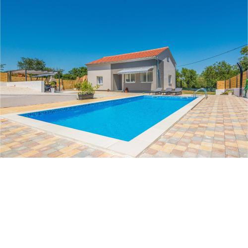 3 Bedroom Awesome Home In Donje Rastane