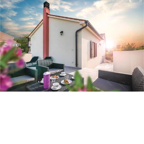 3 Bedroom Awesome Home In Medulin
