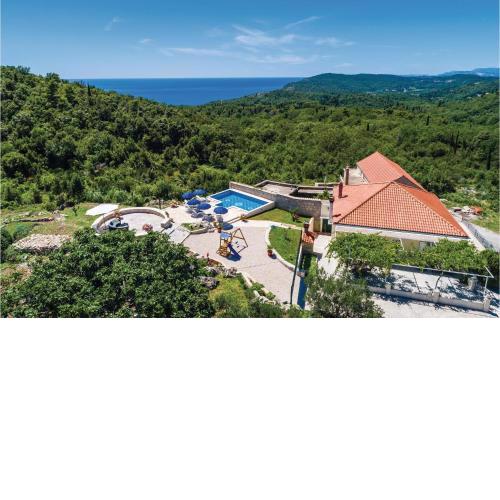 3 Bedroom Awesome Home In Radovcici