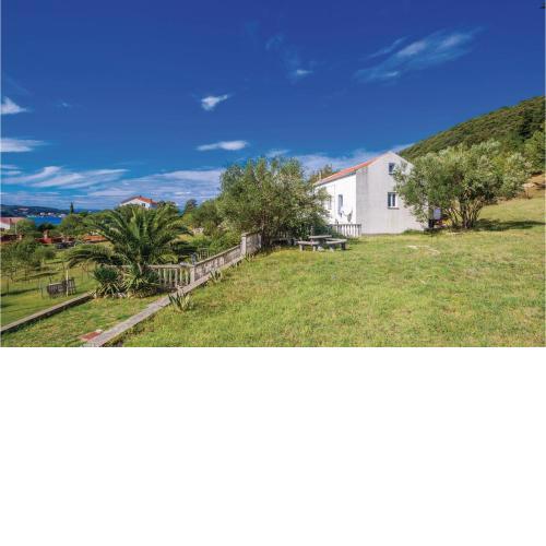3 Bedroom Awesome Home In Supetarska Draga