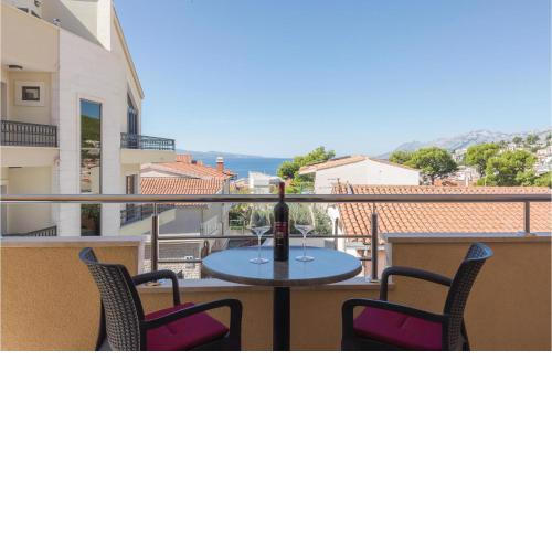 3 Bedroom Beautiful Apartment In Baska Voda