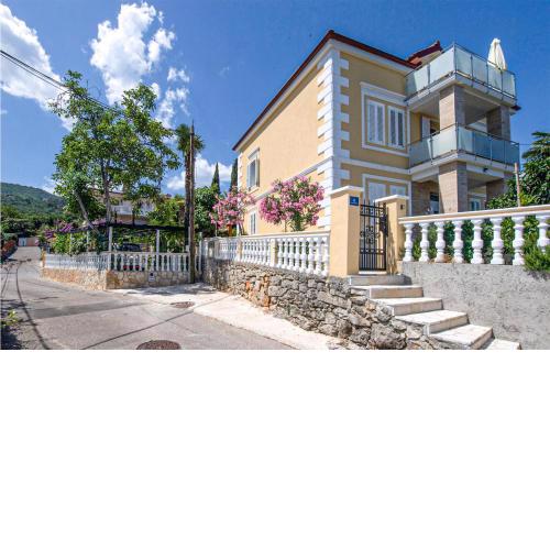 3 Bedroom Beautiful Apartment In Ika