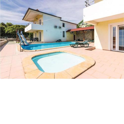 3 Bedroom Beautiful Apartment In Labin