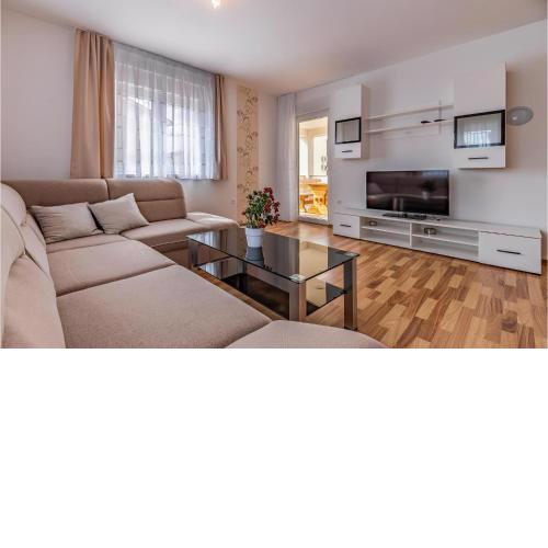 3 Bedroom Beautiful Apartment In Medulin