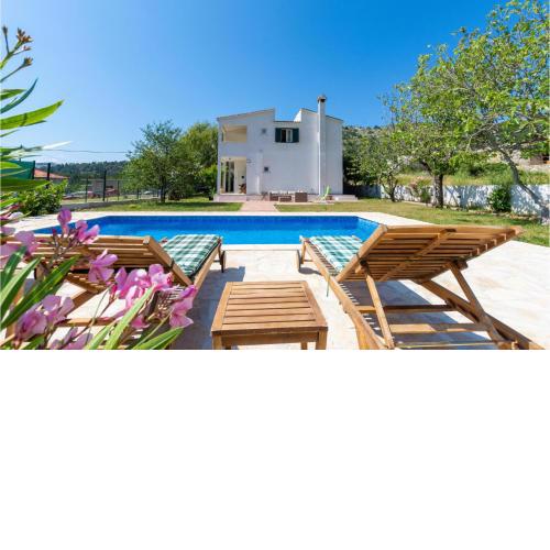 3 Bedroom Beautiful Home In Gata