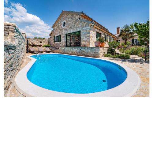 3 Bedroom Beautiful Home In Lisicic