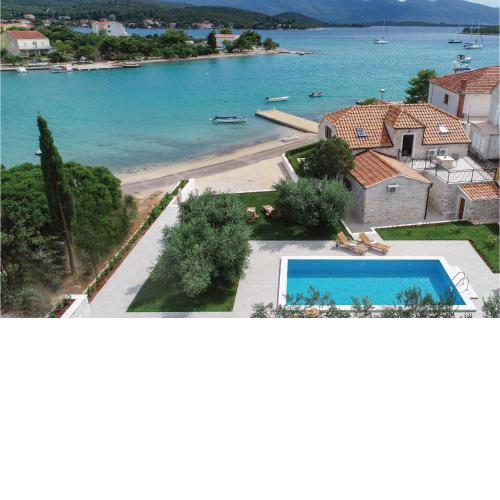 3 Bedroom Beautiful Home In Loviste