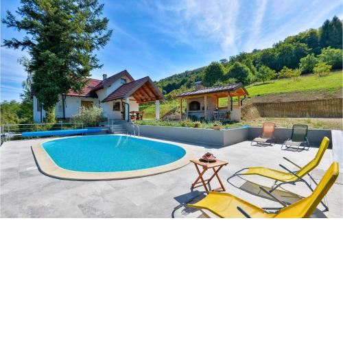 3 Bedroom Beautiful Home In Piscanovec