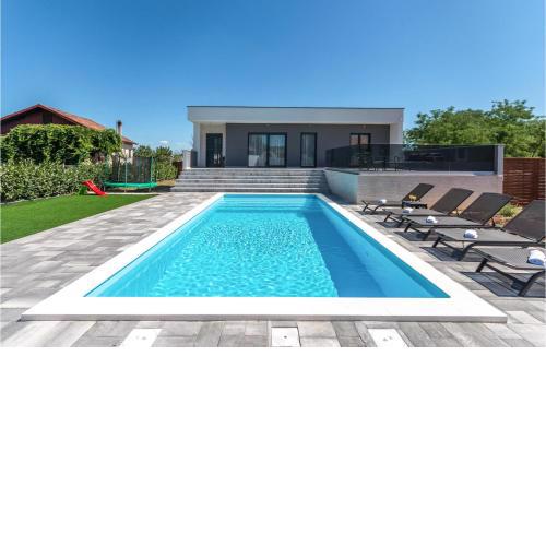 3 Bedroom Beautiful Home In Rastane Donje