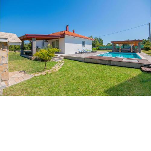 3 Bedroom Beautiful Home In Vinjani Gornji