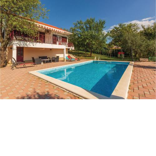 3 Bedroom Beautiful Home In Vojnic Sinjski