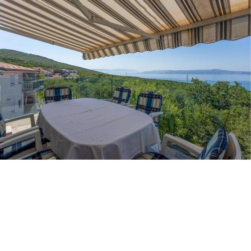 3 Bedroom Cozy Apartment In Crikvenica