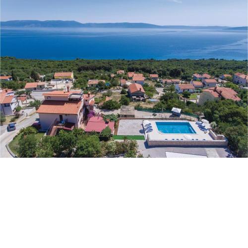 3 Bedroom Cozy Apartment In Labin