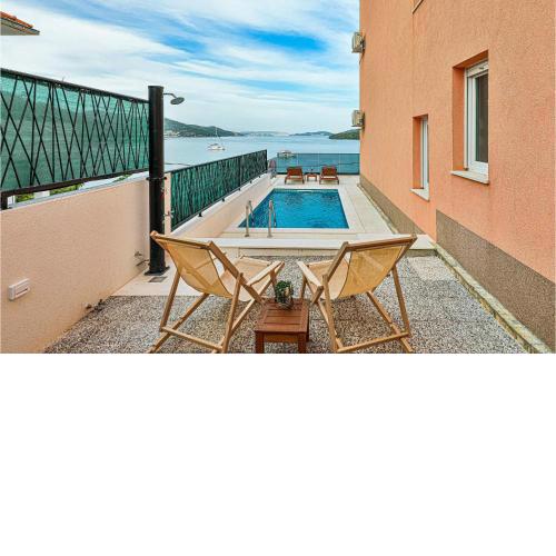 3 Bedroom Cozy Apartment In Marina
