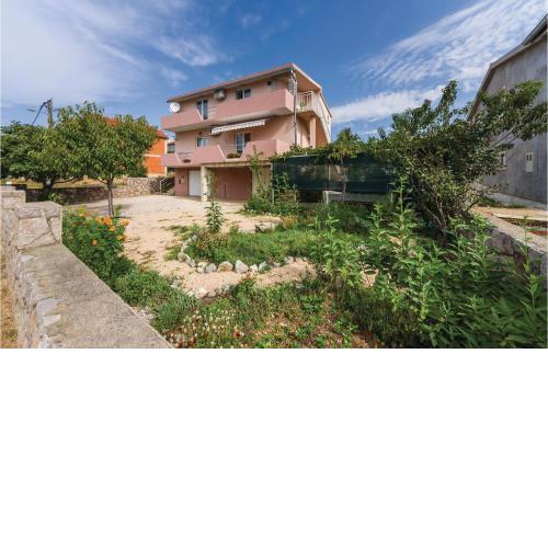3 Bedroom Cozy Apartment In Maslenica