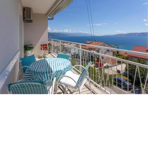3 Bedroom Cozy Apartment In Novi Vinodolski
