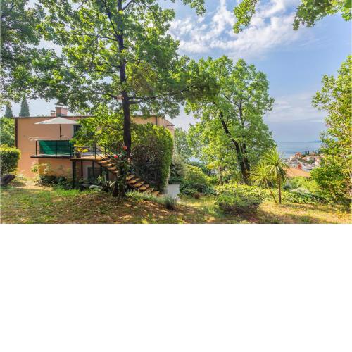 3 Bedroom Cozy Apartment In Opatija
