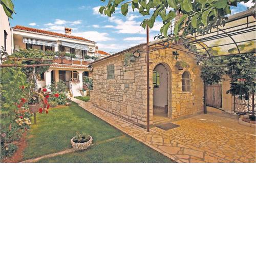 3 Bedroom Cozy Apartment In Stinjan