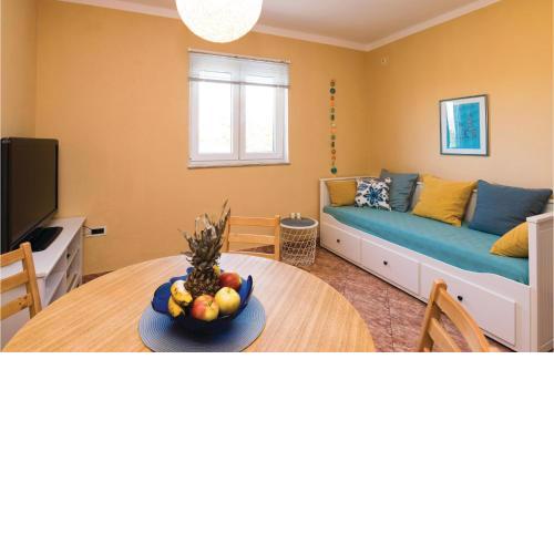 3 Bedroom Cozy Home In Podgradina