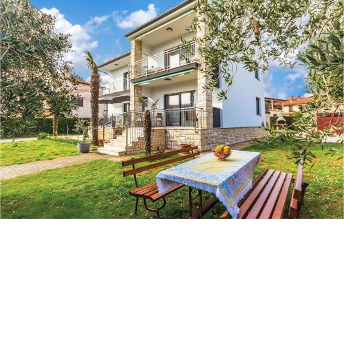 3 Bedroom Gorgeous Apartment In Medulin