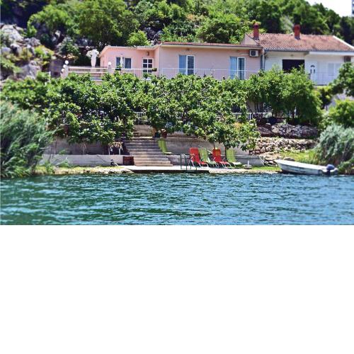 3 Bedroom Lovely Apartment In Bacinska Jezera