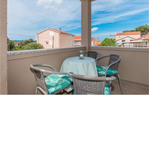 3 Bedroom Lovely Apartment In Bibinje