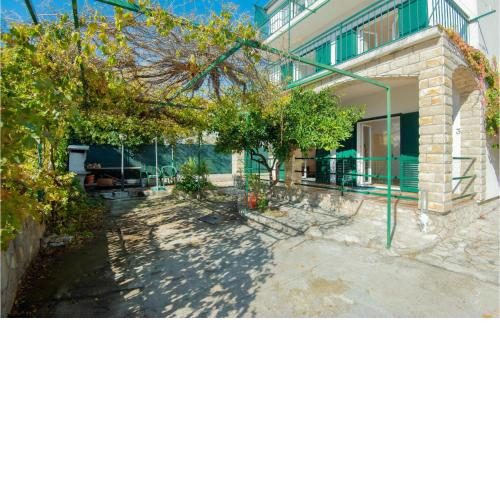 3 Bedroom Lovely Apartment In Brodarica