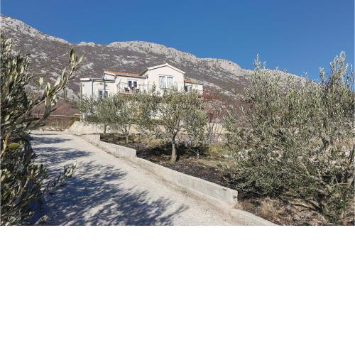 3 Bedroom Lovely Apartment In Gata
