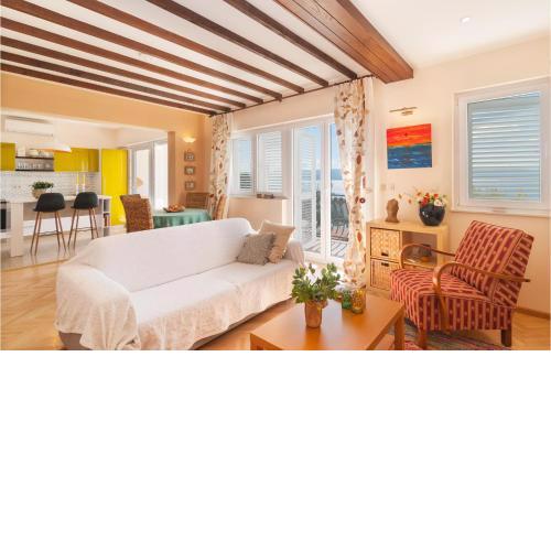 3 Bedroom Lovely Apartment In Jesenice