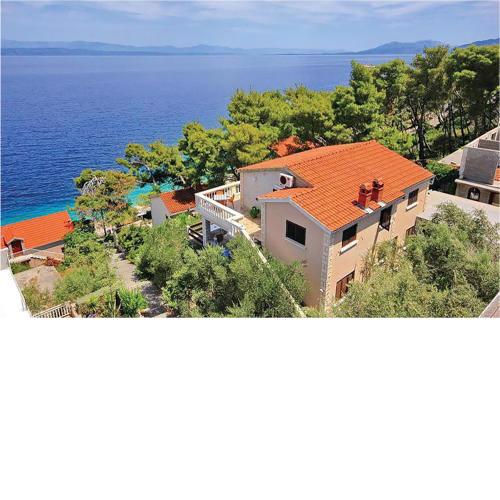 3 Bedroom Lovely Apartment In Prigradica