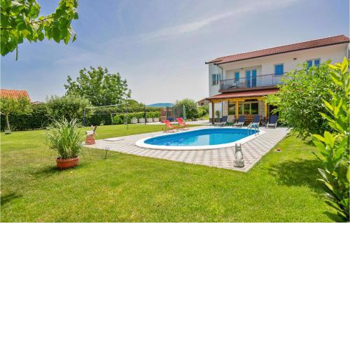 3 Bedroom Lovely Home In Glavina Donja