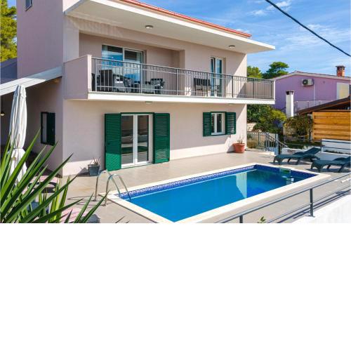 3 Bedroom Lovely Home In Nova