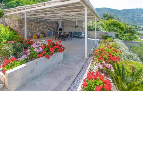 3 Bedroom Lovely Home In Plat