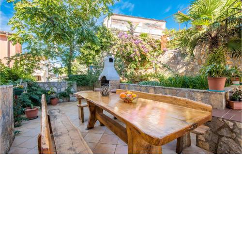 3 Bedroom Nice Apartment In Krk