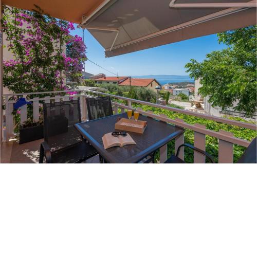 3 Bedroom Nice Apartment In Makarska