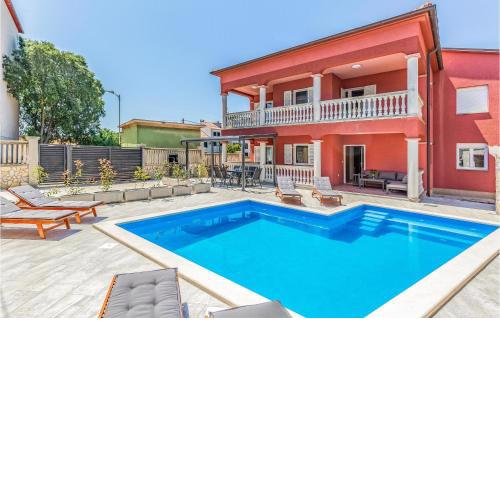 3 Bedroom Nice Home In Pula