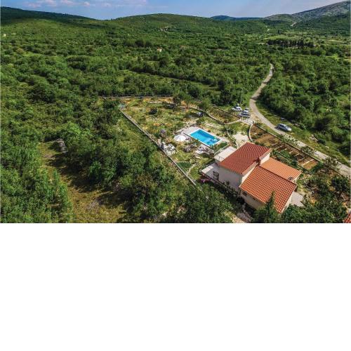 3 Bedroom Nice Home In Trogir