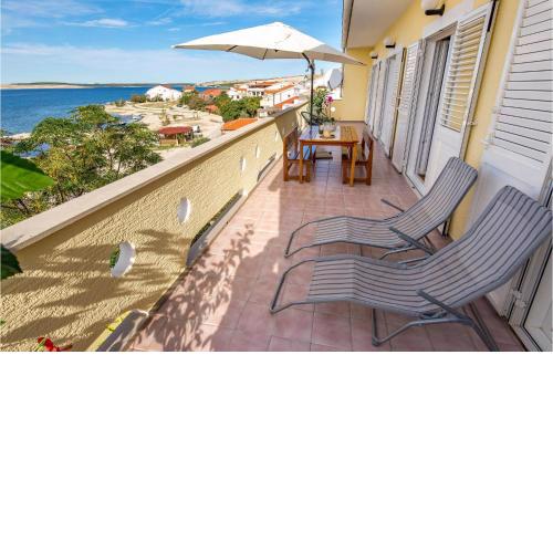 3 Bedroom Stunning Apartment In Kustici