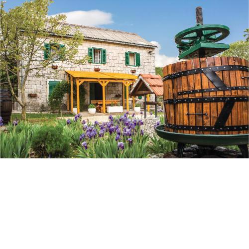 3 Bedroom Stunning Home In Lecevica
