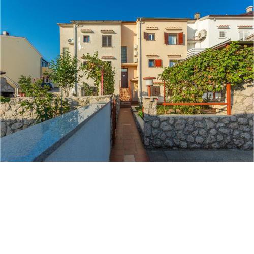 3 Bedroom Stunning Home In Omisalj