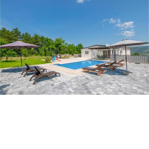 3 Bedroom Stunning Home In Poljica