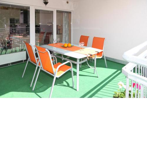 3 rooms Sunny Apartments-Schoenbrunn, 100m2 with balcony