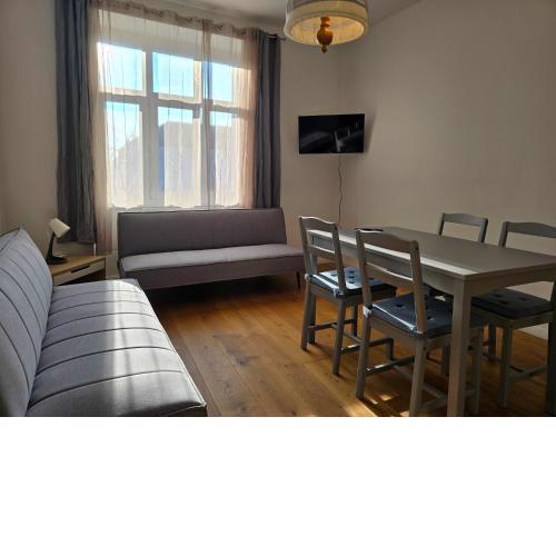 3Bedrooms for 6
