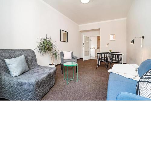 4 bed apartment near center and tram