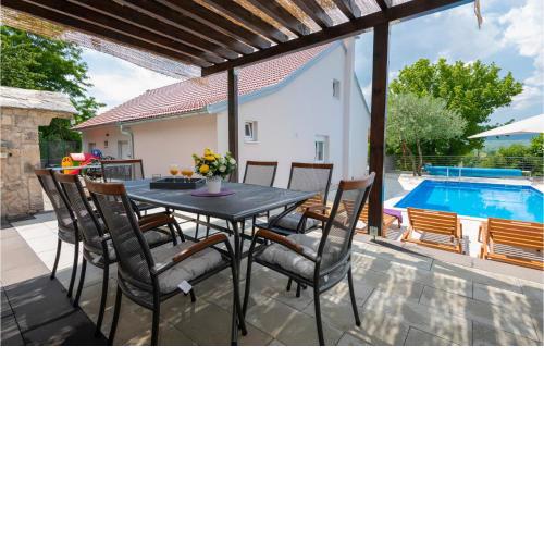 4 Bedroom Amazing Home In Glavina Donja