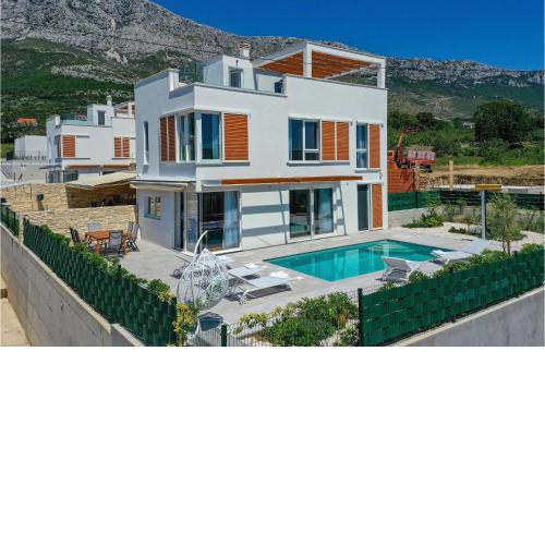 4 Bedroom Amazing Home In Kastel Gomilica