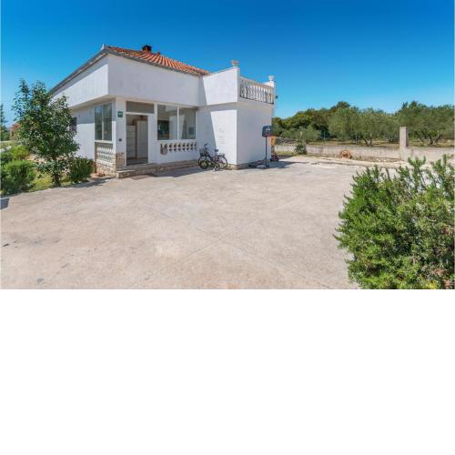 4 Bedroom Amazing Home In Sukosan