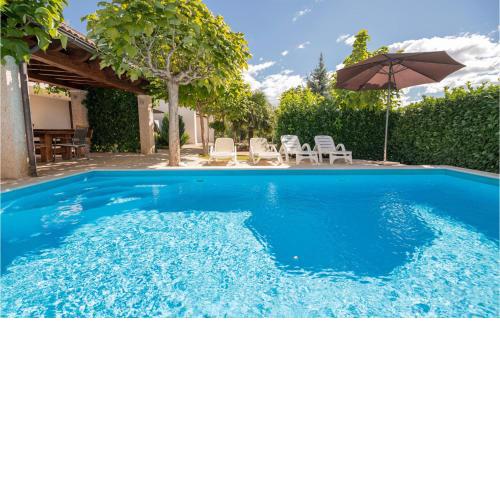 4 Bedroom Amazing Home In Vinjani Donji