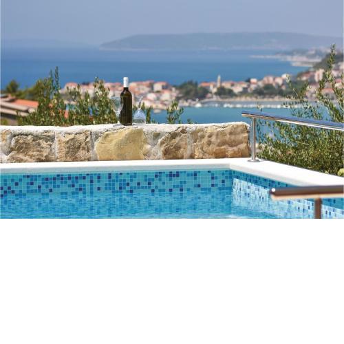 4 Bedroom Awesome Apartment In Podstrana