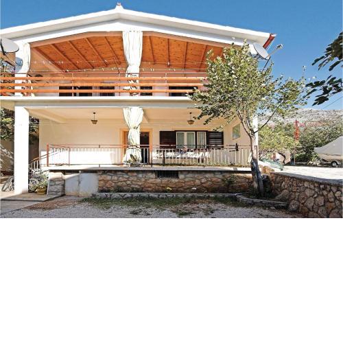 4 Bedroom Awesome Apartment In Starigrad
